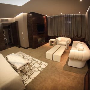 Grand King Suite